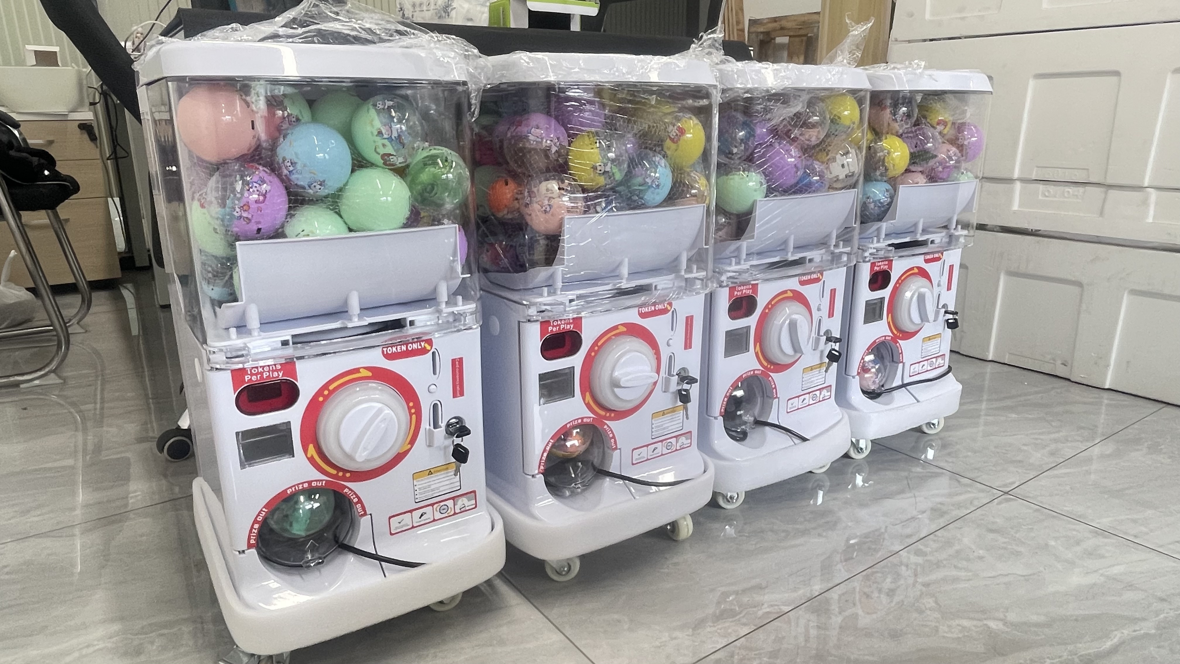 Mini toy vending machine Japan - Power Tools English review and price